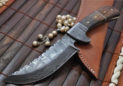 Hunting Knife Stunning Damascus Steel 