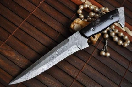 Damascus Hunting Knife Buffalo Horn Handle